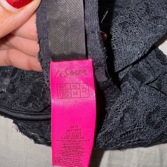 2 Bras - Picture 3 of 3